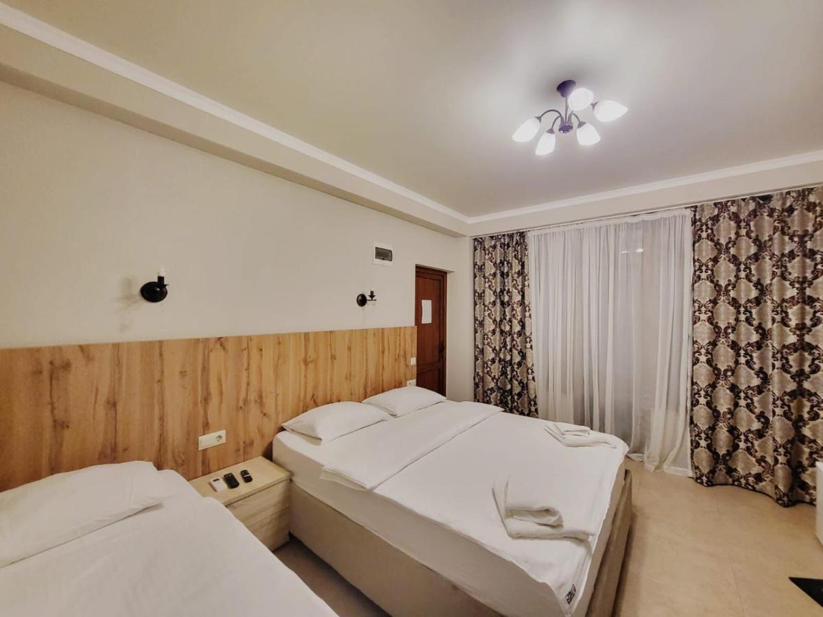 Leon Hotel New Athos Bagian luar foto