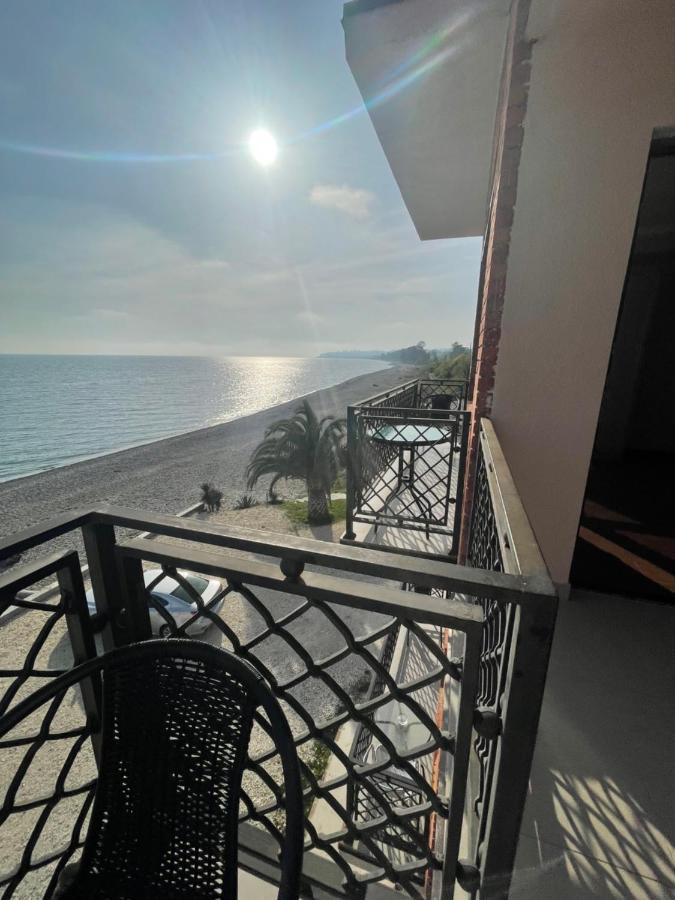 Leon Hotel New Athos Bagian luar foto